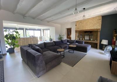 Superbe Cottage De Caractere Avec Grand Salon Moderne Et Ouvert, 4 Chambres, 3 Salles De Bains Et Pi