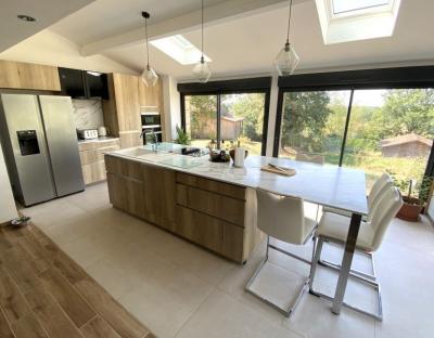 Superbe Cottage De Caractere Avec Grand Salon Moderne Et Ouvert, 4 Chambres, 3 Salles De Bains Et Pi