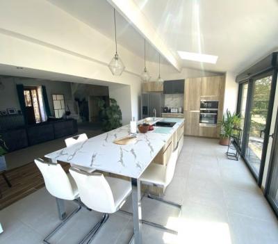 Superbe Cottage De Caractere Avec Grand Salon Moderne Et Ouvert, 4 Chambres, 3 Salles De Bains Et Pi