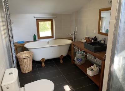 Superbe Cottage De Caractere Avec Grand Salon Moderne Et Ouvert, 4 Chambres, 3 Salles De Bains Et Pi