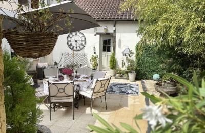 Charmante Propriete En Pierre A Deux Pas Des Commerces, Dans Une Bastide De Prestige