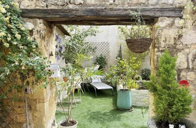 Charmante Propriete En Pierre A Deux Pas Des Commerces, Dans Une Bastide De Prestige