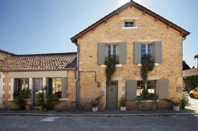 Charmante Propriete En Pierre A Deux Pas Des Commerces, Dans Une Bastide De Prestige