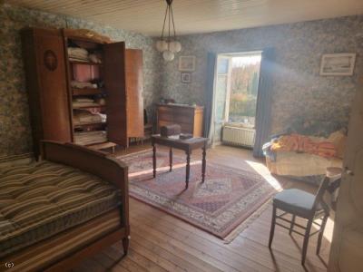 &#8364;129000 - Old 5 Bedroom House - Proche Ruffec