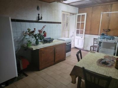 &#8364;129000 - Old 5 Bedroom House - Proche Ruffec