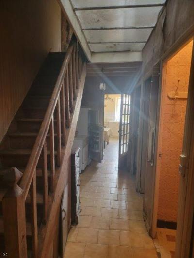 &#8364;129000 - Old 5 Bedroom House - Proche Ruffec