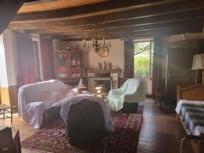 &#8364;129000 - Old 5 Bedroom House - Proche Ruffec