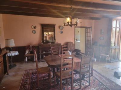 &#8364;129000 - Old 5 Bedroom House - Proche Ruffec