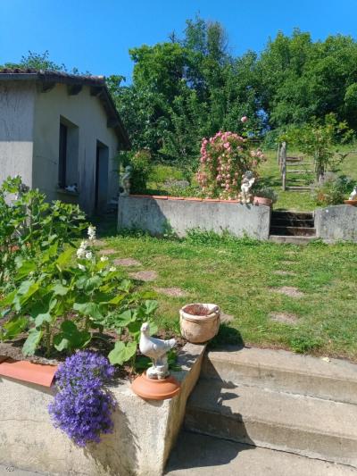 &#8364;170200 - Pretty Town House With Beautiful Garden And Views