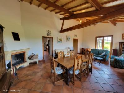 &#8364;255300 - Beautiful 4-bedroom House With Outbuildings And Lovely Garden