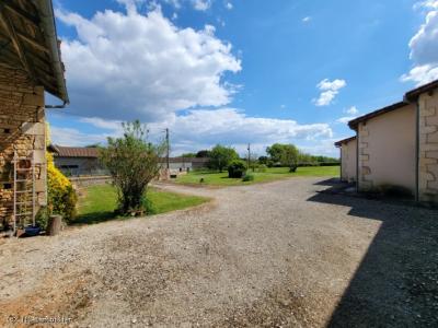 &#8364;255300 - Beautiful 4-bedroom House With Outbuildings And Lovely Garden