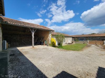 &#8364;255300 - Beautiful 4-bedroom House With Outbuildings And Lovely Garden