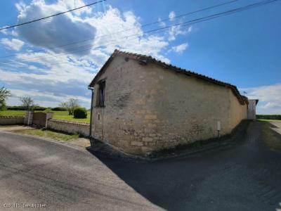 &#8364;255300 - Beautiful 4-bedroom House With Outbuildings And Lovely Garden