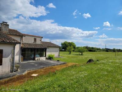 &#8364;255300 - Beautiful 4-bedroom House With Outbuildings And Lovely Garden