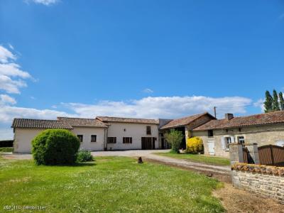 &#8364;255300 - Beautiful 4-bedroom House With Outbuildings And Lovely Garden