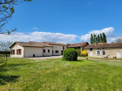 €255300 - Beautiful 4-bedroom House With Outbuildings And Lovely Garden