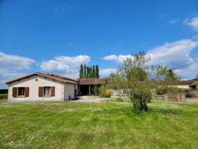 &#8364;255300 - Beautiful 4-bedroom House With Outbuildings And Lovely Garden