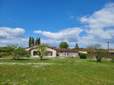 &#8364;255300 - Beautiful 4-bedroom House With Outbuildings And Lovely Garden