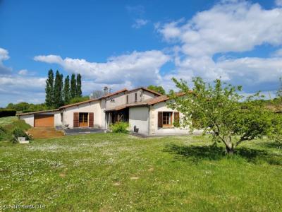 &#8364;255300 - Beautiful 4-bedroom House With Outbuildings And Lovely Garden