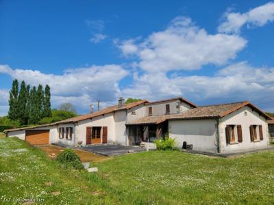 &#8364;255300 - Beautiful 4-bedroom House With Outbuildings And Lovely Garden