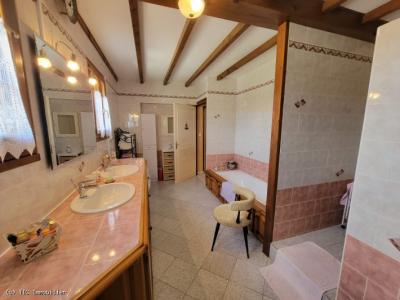 &#8364;255300 - Beautiful 4-bedroom House With Outbuildings And Lovely Garden