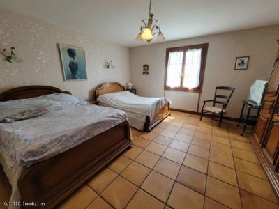 &#8364;255300 - Beautiful 4-bedroom House With Outbuildings And Lovely Garden