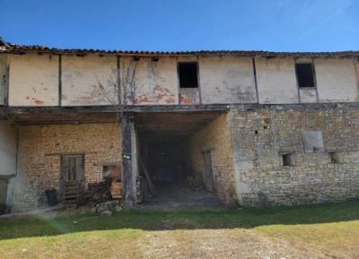 &#8364;233200 - Beautiful Stone House With Numerous Outbuildings In The Heart Of Ruffec