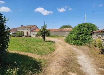 &#8364;153700 - Beautiful Old House Between Villefagnan And Chef-boutonne