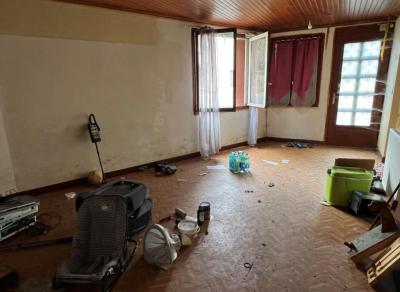 &#8364;29000 - 4 Bedroom House To Renovate With Garage And Courtyard