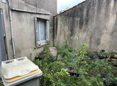 &#8364;29000 - 4 Bedroom House To Renovate With Garage And Courtyard