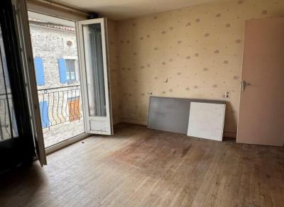 &#8364;29000 - 4 Bedroom House To Renovate With Garage And Courtyard