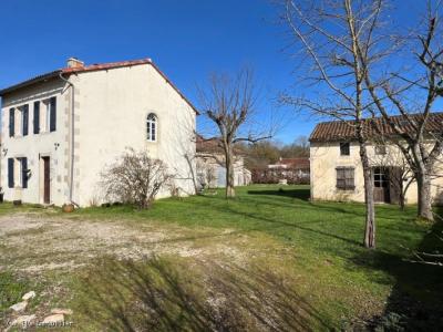 &#8364;117000 - Old 3-bedroom House + 2 Houses To Renovate With Garden And Outbuilding