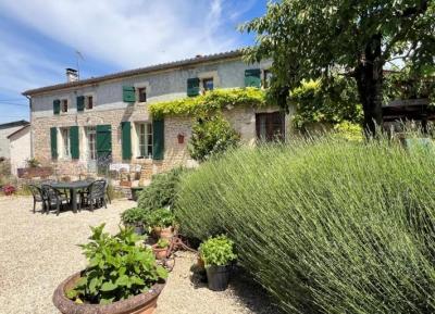 €249000 - Fabulous 3 Bedroom Character Property With Gorgeous Gardens Leading Towards The Rive