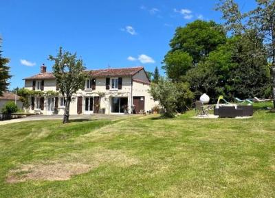 &#8364;249950 - Beautiful Old House With Lovely Garden And Swimming Pool