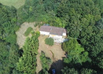 €70000 - Secluded Bungalow To Renovate In A Superb Wooded Location!