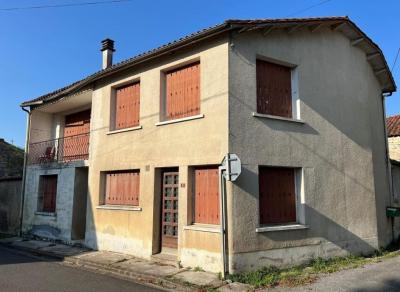 €29000 - 4 Bedroom House To Renovate With Garage And Courtyard