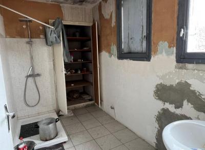 &#8364;29000 - 4 Bedroom House To Renovate With Garage And Courtyard