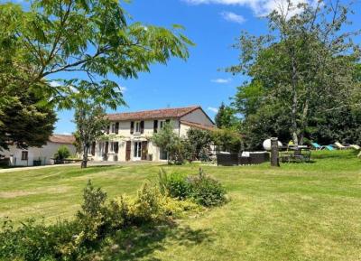 &#8364;249950 - Beautiful Old House With Lovely Garden And Swimming Pool