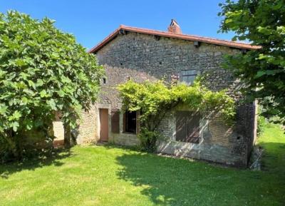 &#8364;112350 - Old Stone House And Outbuildings On 3 Acres