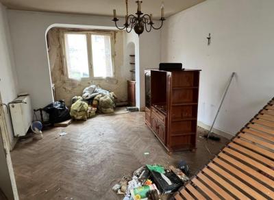 &#8364;29000 - 4 Bedroom House To Renovate With Garage And Courtyard