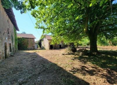 &#8364;75000 - Old Small Manor House To Renovate