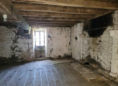 &#8364;75000 - Old Small Manor House To Renovate