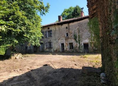 &#8364;75000 - Old Small Manor House To Renovate