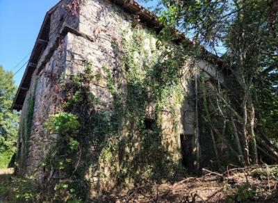 &#8364;75000 - Old Small Manor House To Renovate