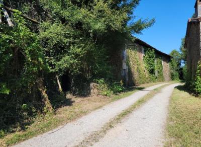 &#8364;75000 - Old Small Manor House To Renovate