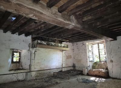 &#8364;75000 - Old Small Manor House To Renovate