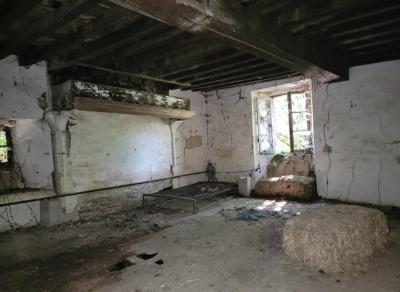 &#8364;75000 - Old Small Manor House To Renovate