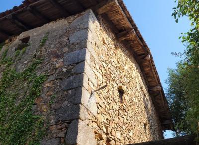 &#8364;75000 - Old Small Manor House To Renovate