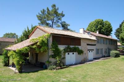 &#8364;260500 - Beautifully Renovated Detached 4 Bedroomed Property