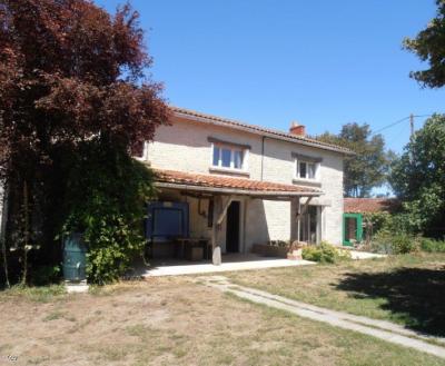 &#8364;350000 - Superb Detached Property With Pool And Gite